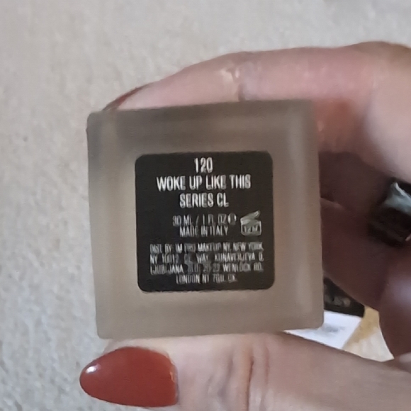 IL MAKIAGE Woke Up Like This Foundation - 120 - Picture 2 of 2